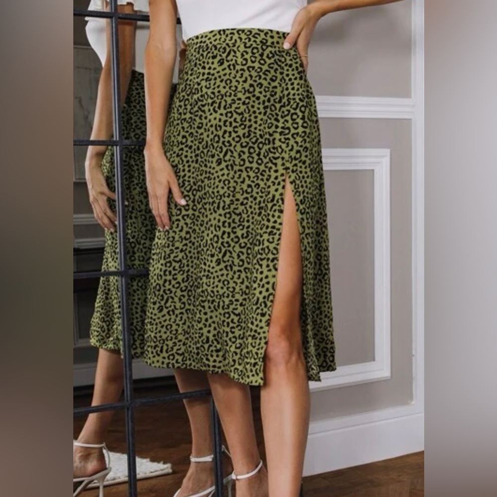 Allover Print Split Thigh Skirt